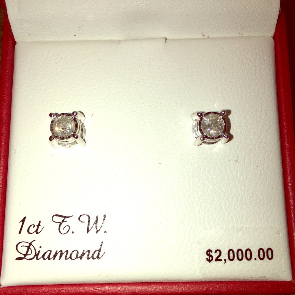 10k white gold, 1ct diamond earrings asking $1,650
